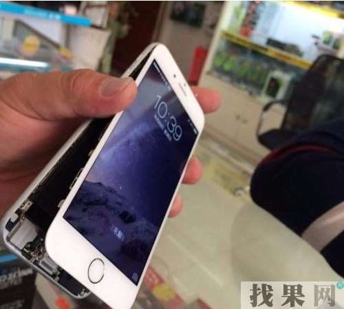 蘋果手機(jī)進(jìn)水屏幕有水印怎么辦？武漢蘋果維修點教你大招！